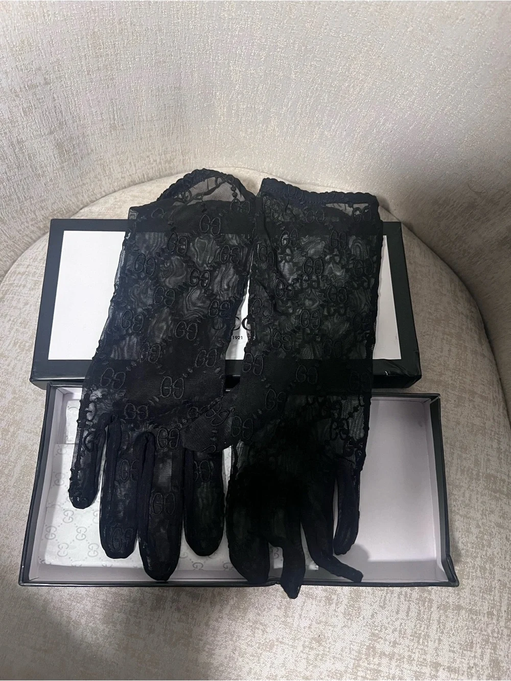 NEW with Box. Never worn! GG Logo Black Lace Gloves Size 8.